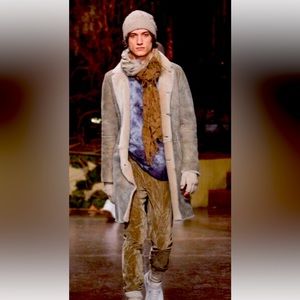 John Varvatos collection 100% Lamb
Shearling dark camel color coat. MSRP
$4,800